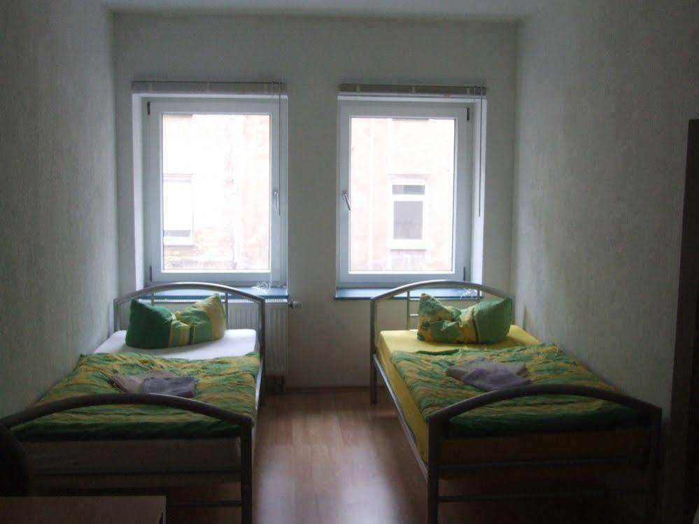 Hostel Im Medizinerviertel Halle  Exteriör bild