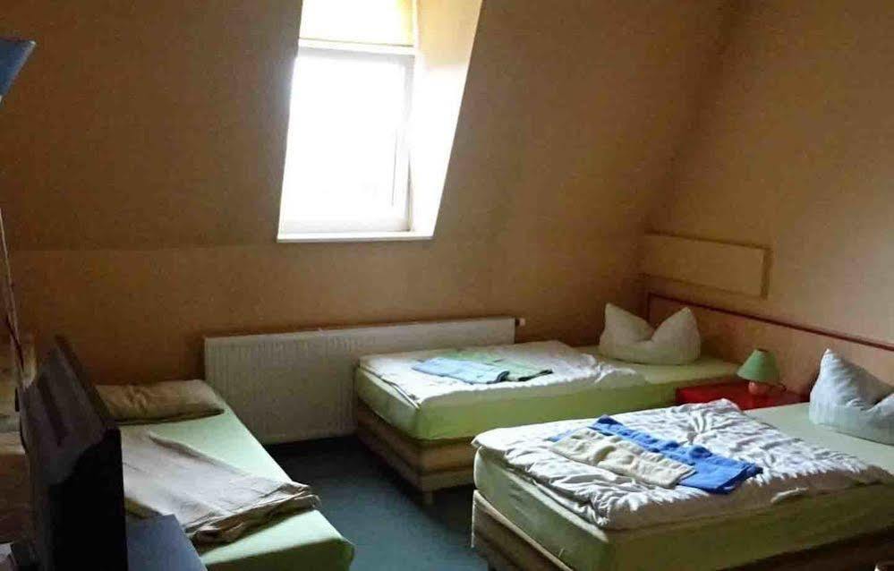 Hostel Im Medizinerviertel Halle  Exteriör bild